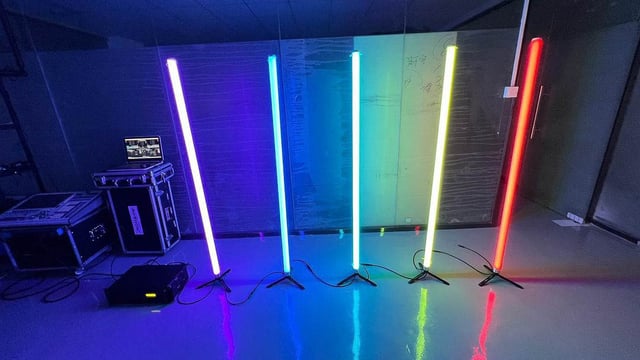 Tubos pixel led RGB 360 verticales controlados con madrix 5