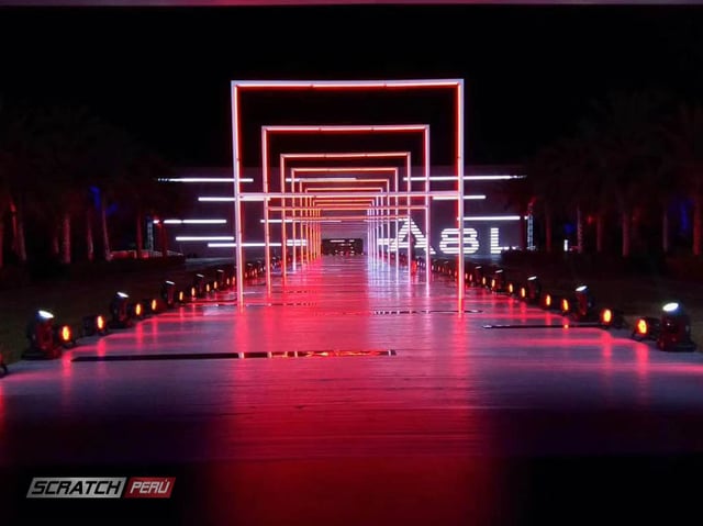 Pasarela de modelaje decorada con cuadros led tunel led