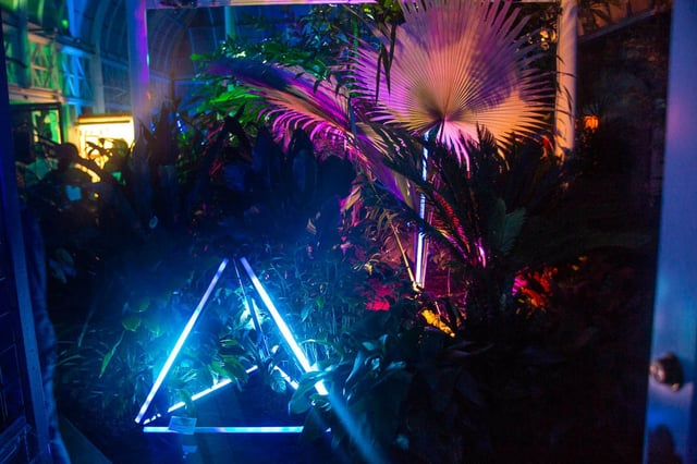 Triangulo de tubos neon led, madrix 5