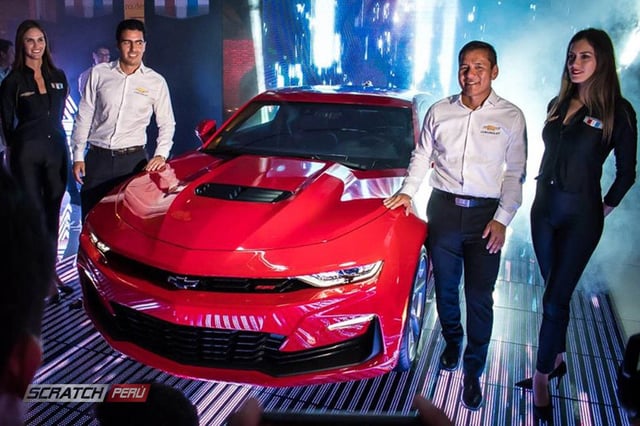 Instalacion de pisos video led p10 en la presentacion del chevrolet camaro ss 2020