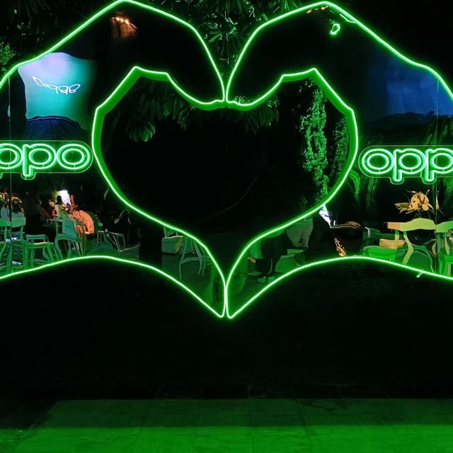 Manos corazón neón LED