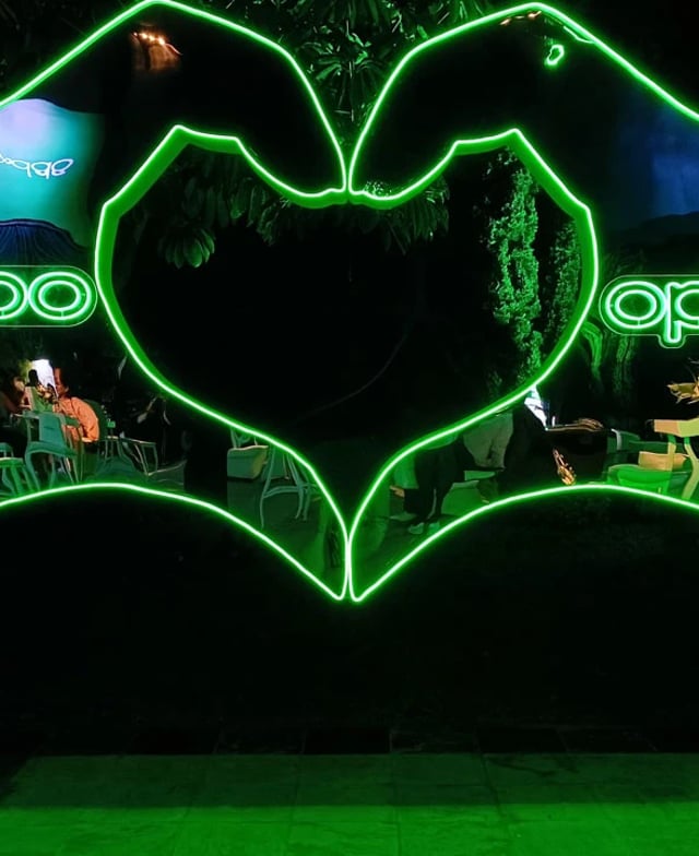 Manos corazón neón LED