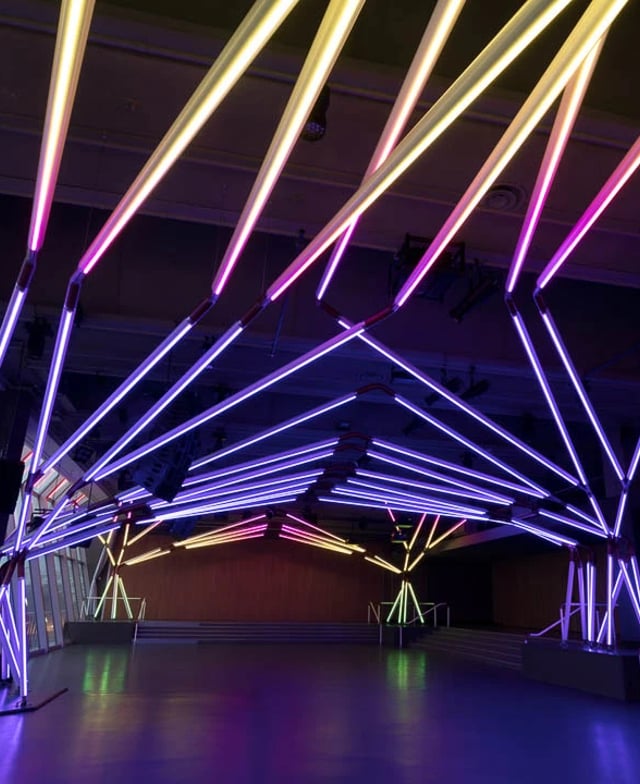 Estructura toldo con luces led color RGB controladas con madrix lighting 5