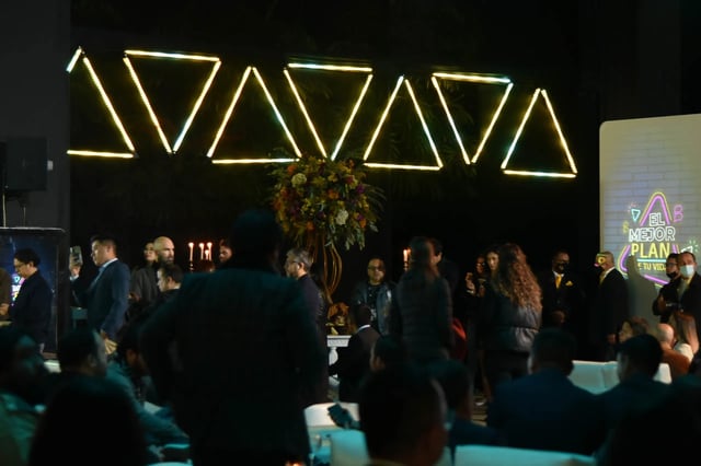 Triangulos led hechos con tubos led 360