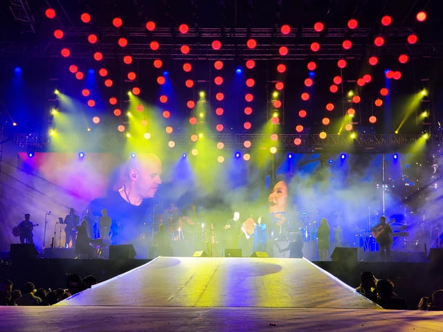 Luces cineticas en color rojo controladas por DMX