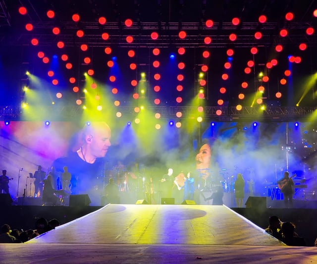 Luces cineticas en color rojo controladas por DMX