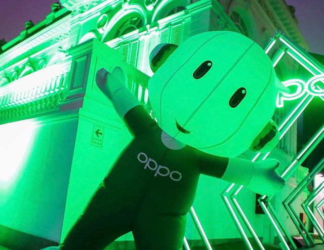 Túnel diamante pixel led RGB, con mascota de Oppo peru