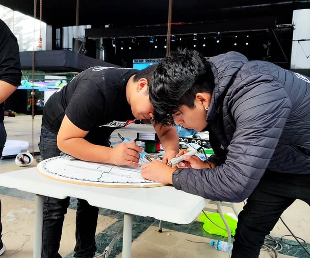 Fabricacion de diseños en neon y acrilico