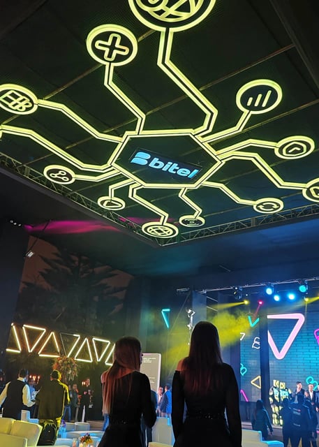 Diseño hecho en acrilico con luces led