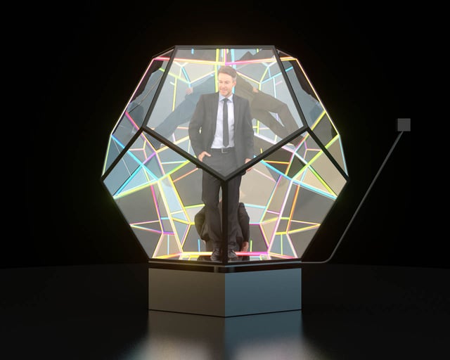 Imagen del Dodecaedro de dos metros de diámetro iluminado desde su interior con luces pixel led y sus 12 caras de cristal reflectivo, creando una sensación de profundidad infinita.