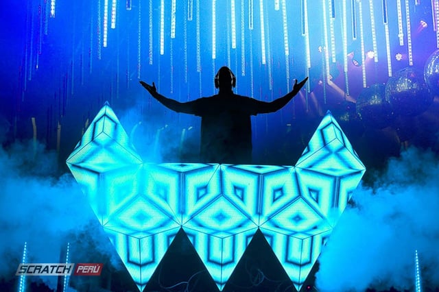 Pantallas triangulares para dj, que reproducen videos de manera online