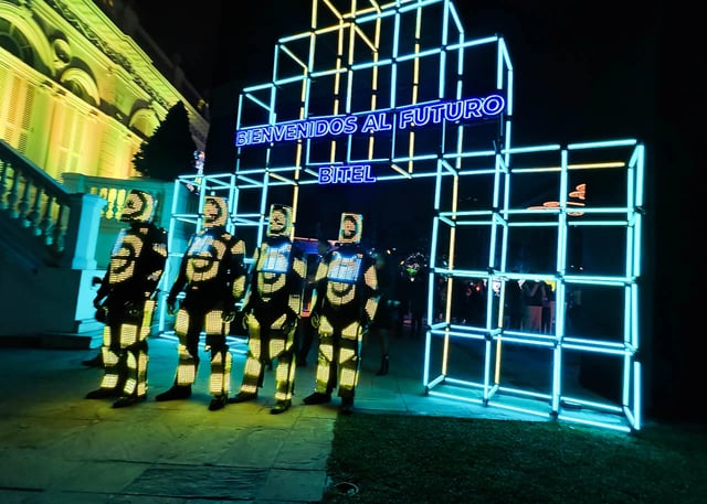 Arco y robot led madrix