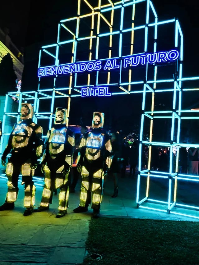 Arco y robot led madrix