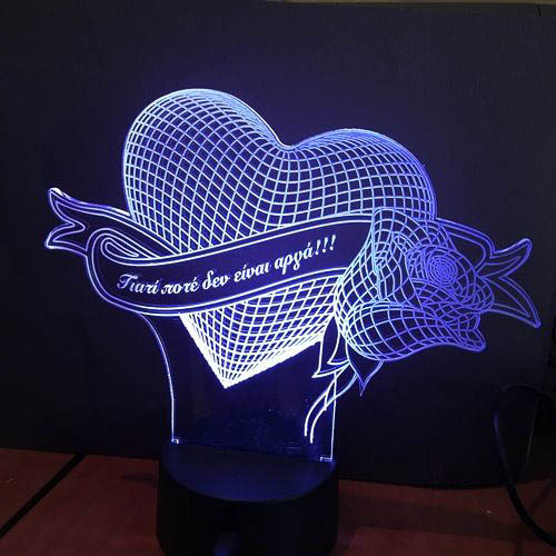 Centro de mesa personalizado fabricados con aclilico marcados en laser y luces led RGB, ideal para resaltar el eventos.
