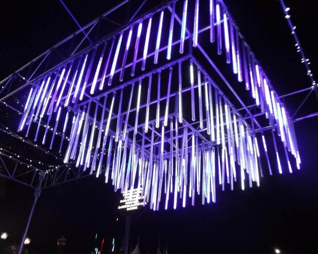Lamparas centrales de tubos led controladas con madrix