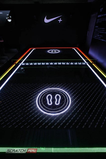 Cancha de futbol hecho con piso video led