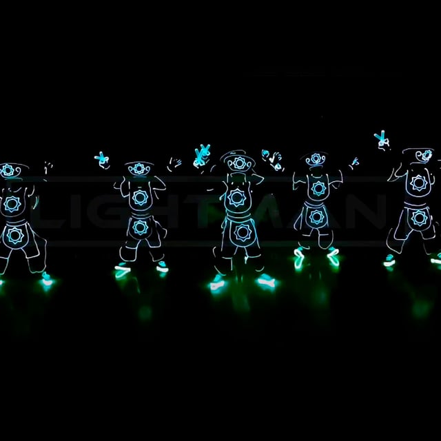 Bailarines Lightman con trajes LED en la presentación de Hyundai Venue