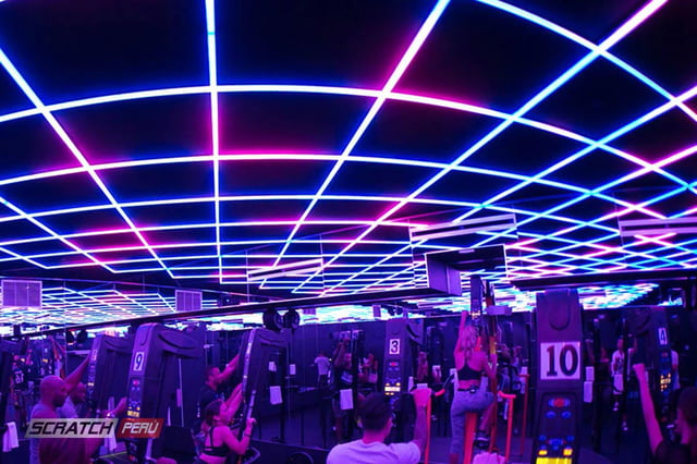Gym decorado con luces led neon