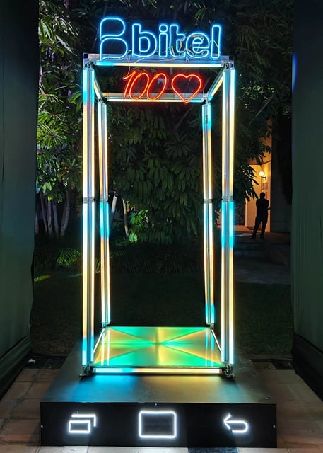 PHOTO OPPORTUNITY NEÓN LED