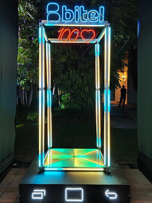 PHOTO OPPORTUNITY NEÓN LED