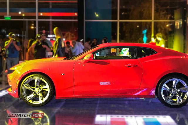 Instalacion de pisos video led p10 en la presentacion del chevrolet camaro ss 2020