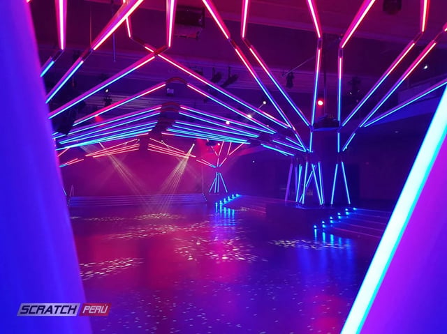 Esturturas abstractas con tubos led neon RGB