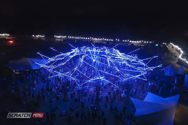 Evento de electronica decorado con tubos led toldo decorado con tubos led