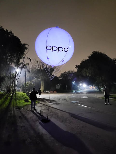 Globo luminosos con logo de oppo en color blanco