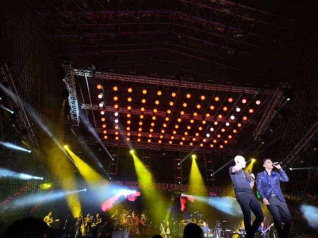 Luces cineticas en color naranja orange controladas por DMX