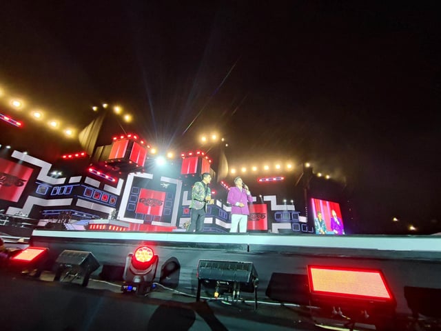Vista del escenario durante el día antes de comenzar el concierto del 50 aniversario de Grupo 5 en el Estadio San Marcos.