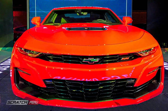 Instalacion de pisos video led p10 en la presentacion del chevrolet camaro ss 2020