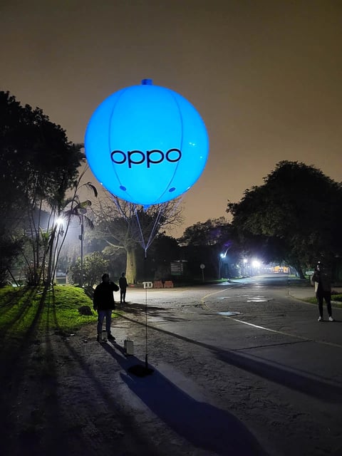 Esfera led luminosa flotante con logo y frases personalizadas