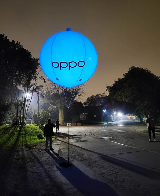 Esfera led luminosa flotante con logo y frases personalizadas