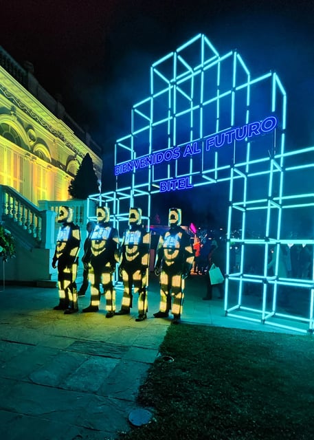 Arco y robot led madrix
