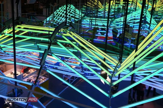 Tubos led conectados a motor kinetic para eventos