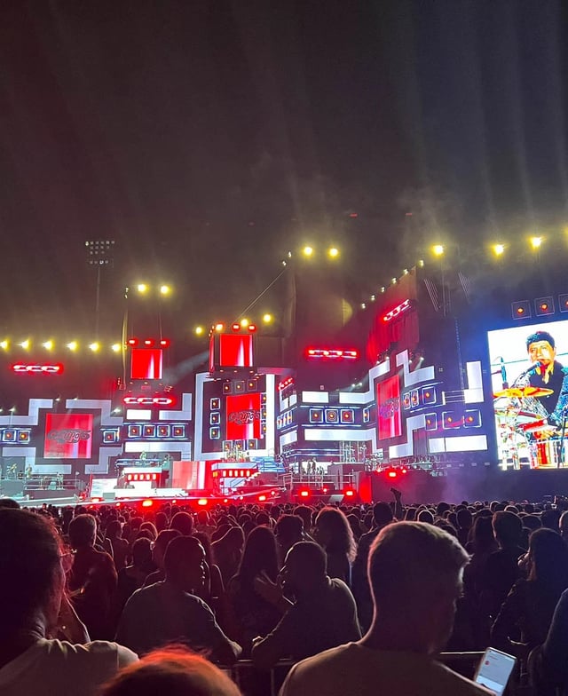Escenario de 50 metros de largo durante el concierto del 50 aniversario de Grupo 5 en el Estadio San Marcos.