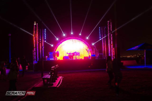 Pantalla led de tubos led para evento de claro en miraflores