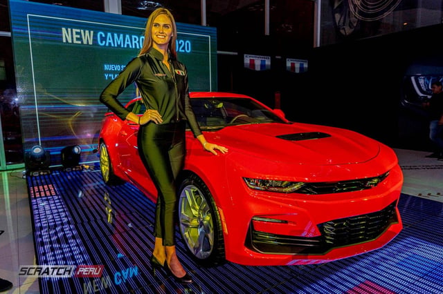 Instalacion de pisos video led p10 en la presentacion del chevrolet camaro ss 2020