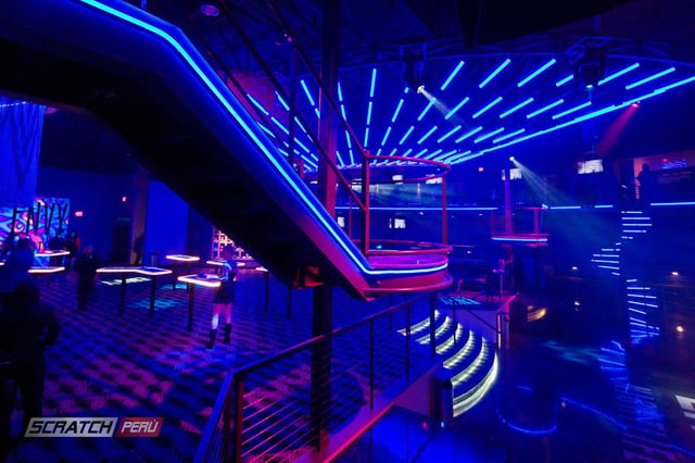 Discoteca con tubos neon led decoracion