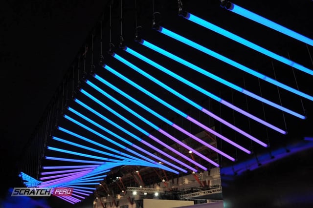 Tubos led conectados a motor kinetic para eventos