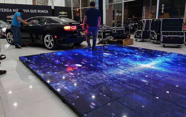 Instalacion de pisos video led p10 en la presentacion del chevrolet camaro ss 2020