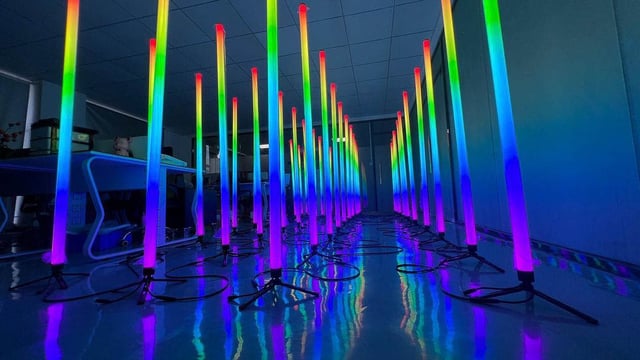 Tubos pixel led RGB 360 verticales controlados con madrix 5