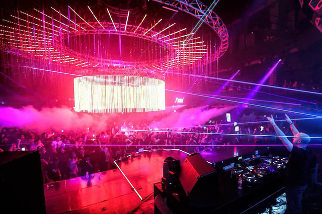 Lamparas centrales de tubos led controladas con madrix