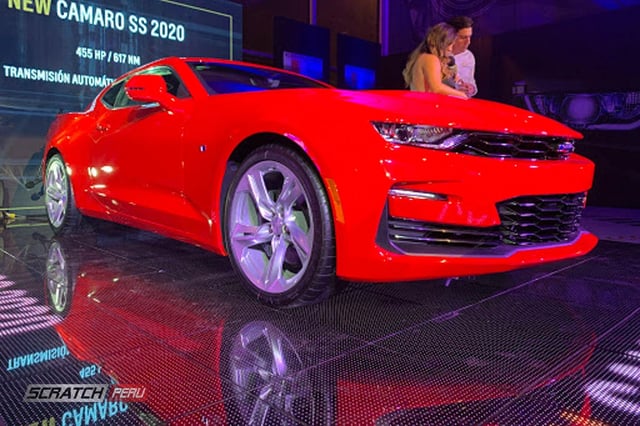 Instalacion de pisos video led p10 en la presentacion del chevrolet camaro ss 2020