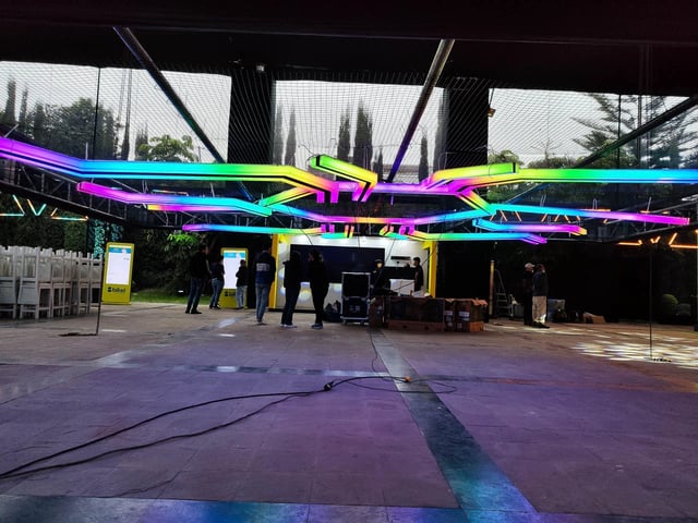 Instalacion de circuito led hecho en acrilico