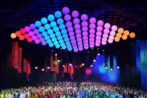 Kinetic lights, luces cineticas, con esferas luminosas para evento del lanzamiento de mercedez benz