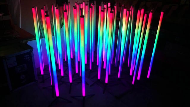 Tubos pixel led RGB 360 verticales controlados con madrix 5