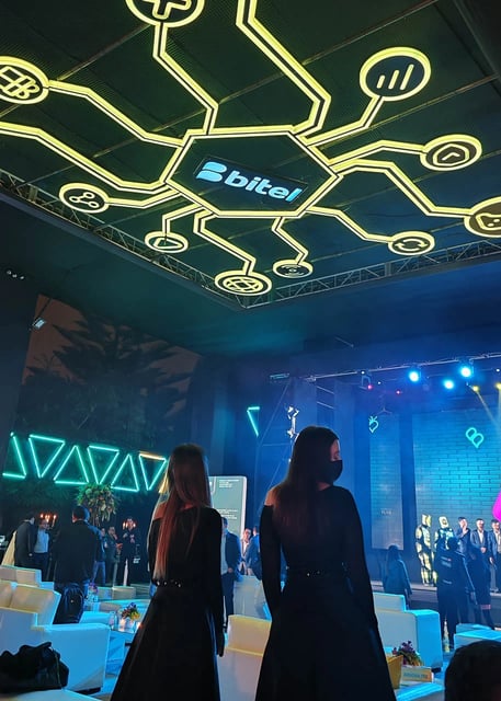 Diseño hecho en acrilico con luces led