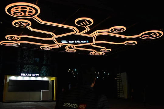 Diseño de circuito led hecho en acrilico