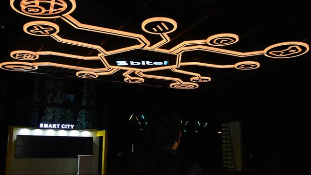 Diseño de circuito led hecho en acrilico